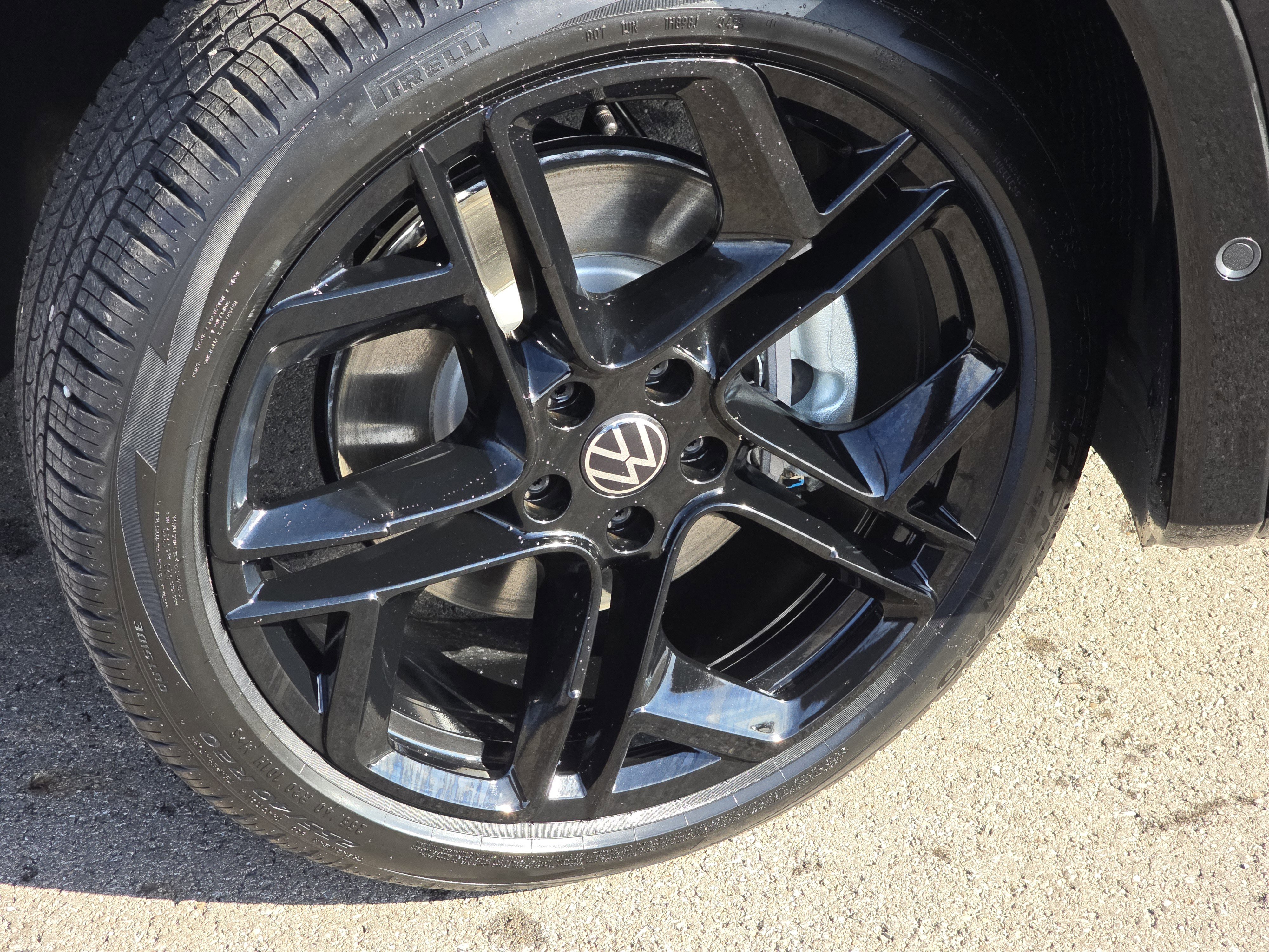 New 2026 Volkswagen Tiguan SE R-Line image 14