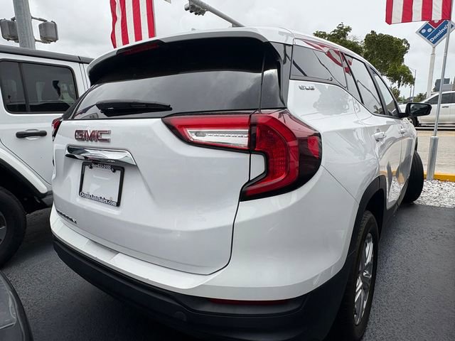 Used 2023 GMC Terrain SLE image 3