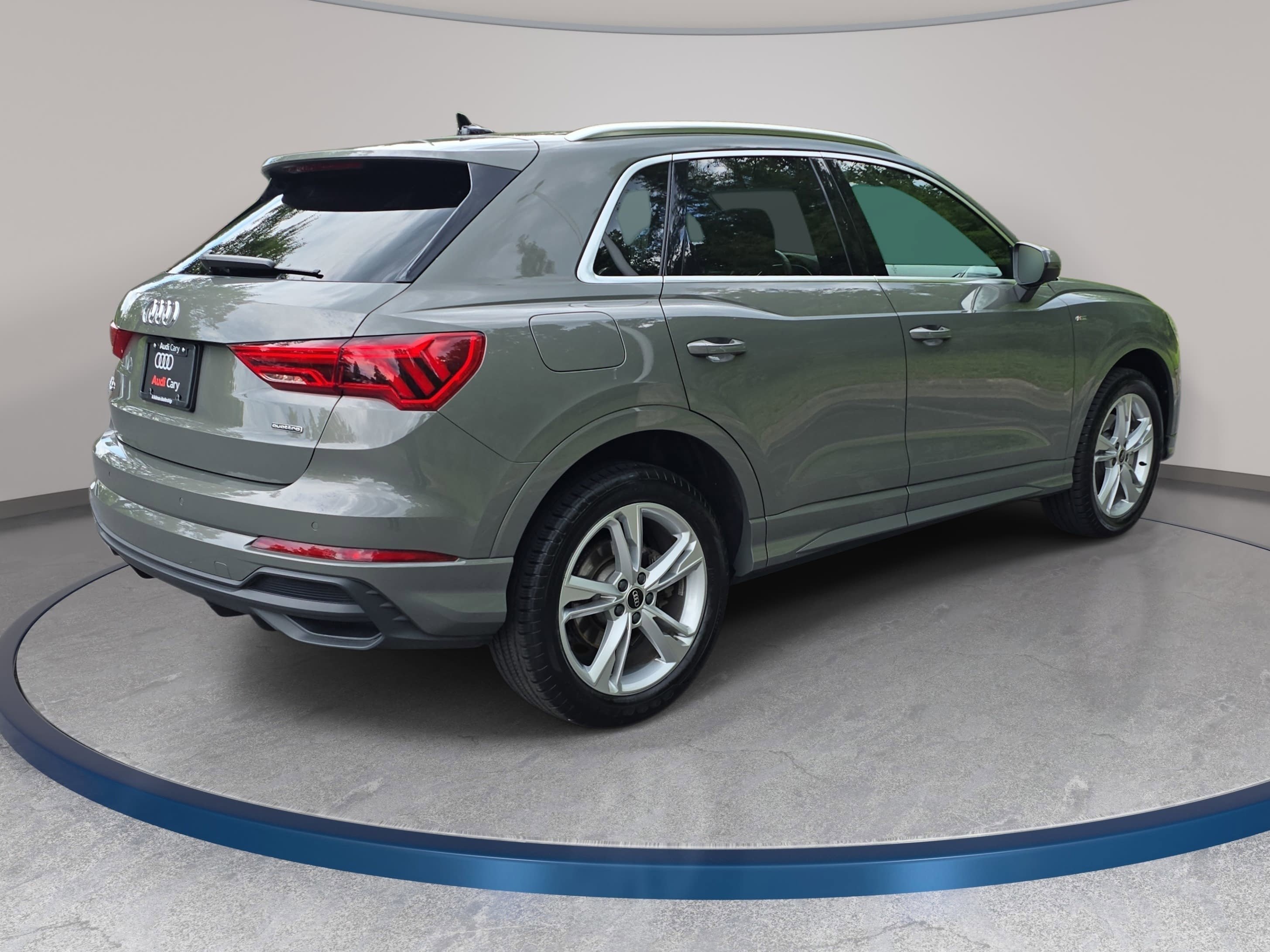 Used 2023 Audi Q3 2.0T Premium w/ Convenience Package AWD/4WD image 5