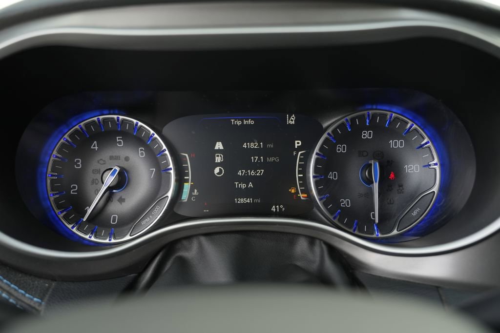 Used 2021 Chrysler Pacifica Touring image 37