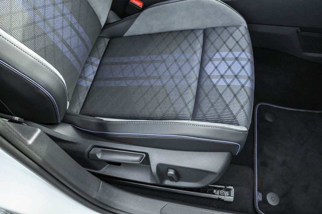 New 2025 Volkswagen Golf R Black Edition image 42