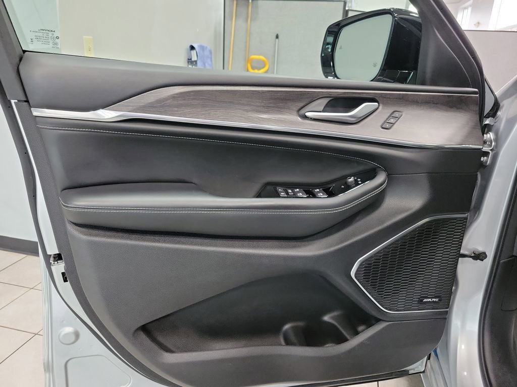 Used 2024 Jeep Grand Cherokee L Overland w/ Trailer Tow Package image 35