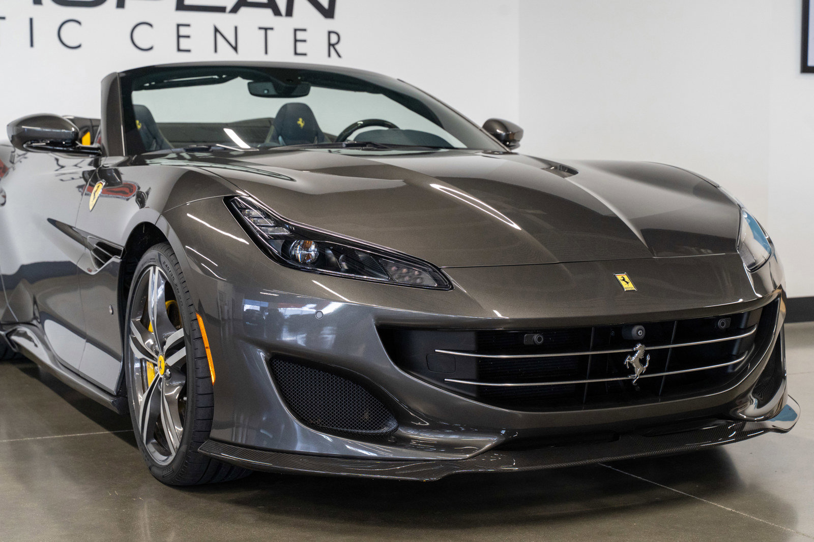 Used 2019 Ferrari Portofino RWD image 40