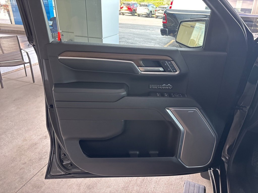 Used 2025 Chevrolet Silverado 1500 High Country w/ Technology Package image 9