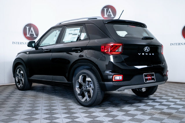 New 2026 Hyundai Venue SEL FWD image 8