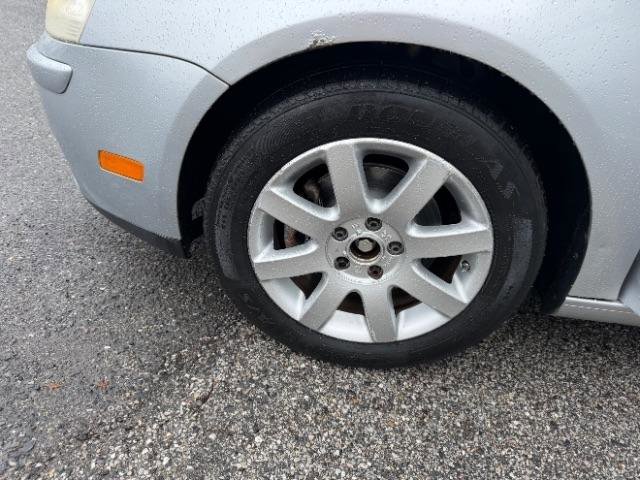 Used 2008 Volkswagen Rabbit S image 11