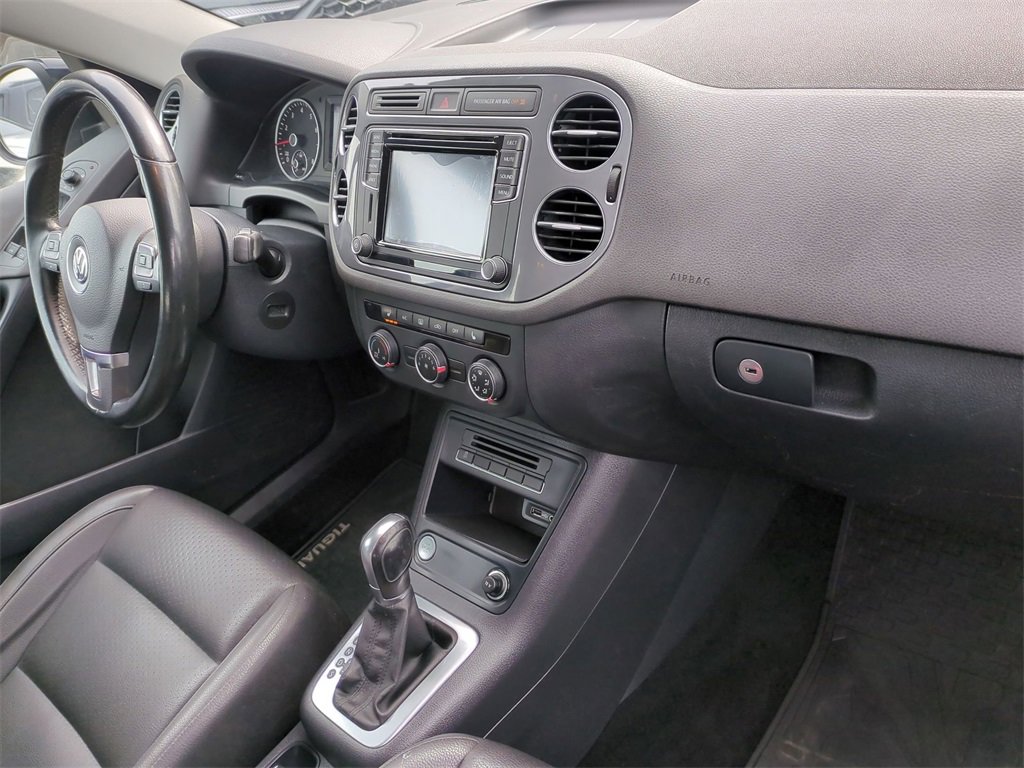 Used 2017 Volkswagen Tiguan S image 36