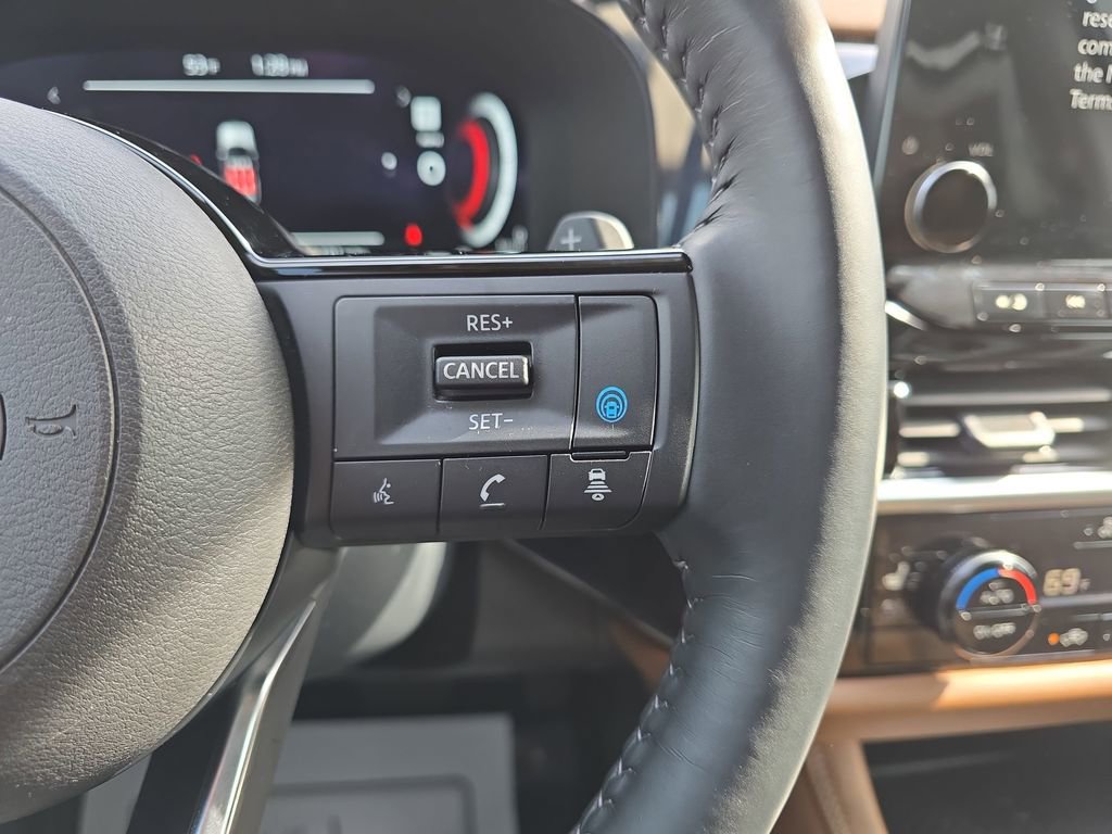 Used 2024 Nissan Pathfinder Platinum w/ Black Appearance Package image 23