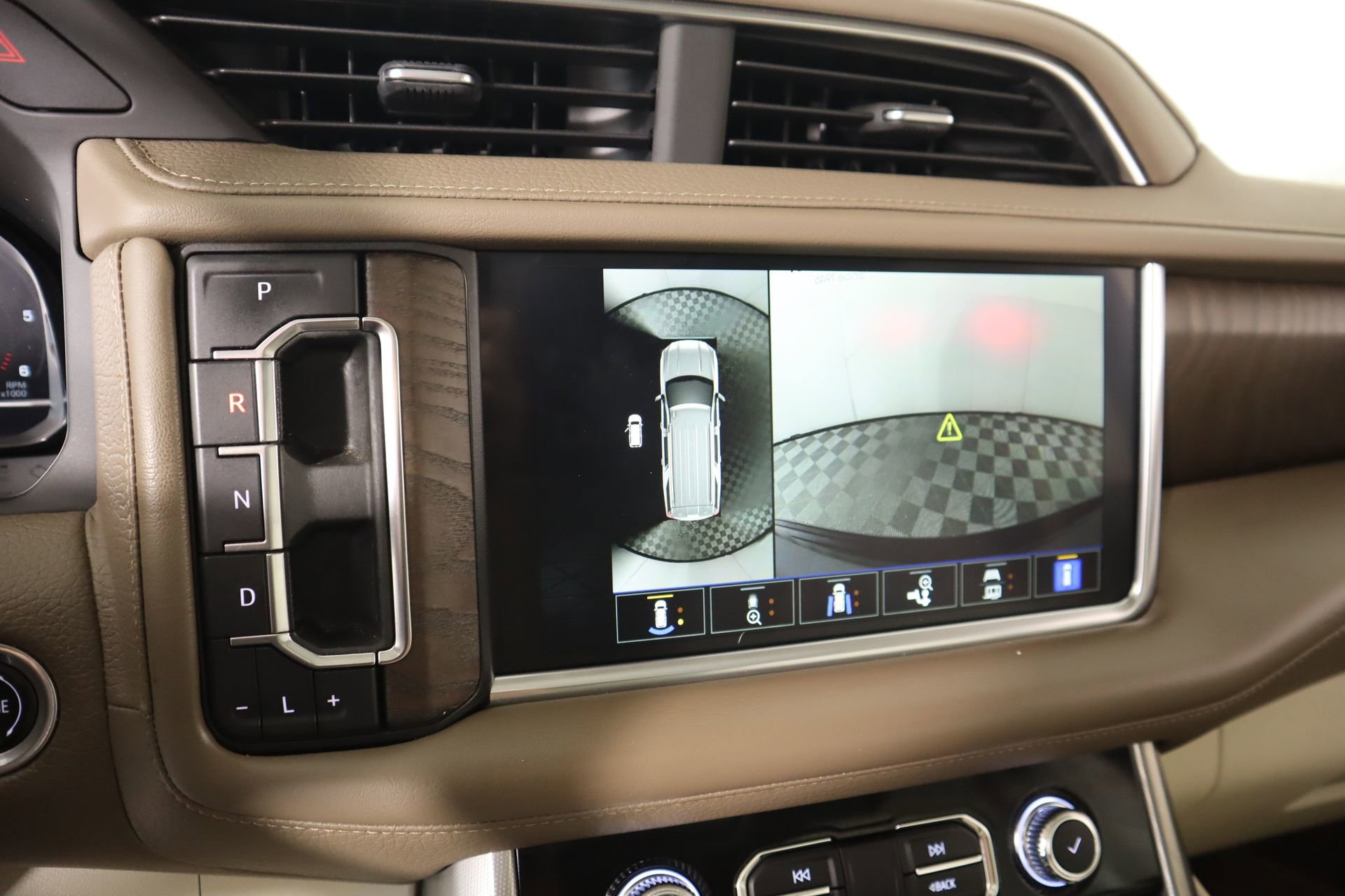 Used 2022 GMC Yukon XL Denali image 6
