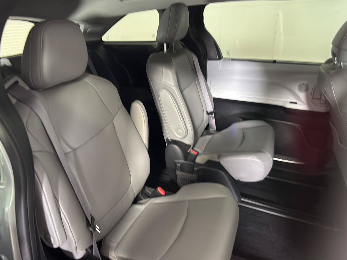 Used 2025 Toyota Sienna XLE w/ XLE Plus Package FWD image 18