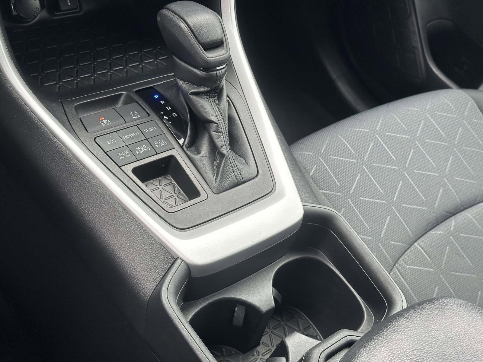 Used 2020 Toyota RAV4 XLE image 20