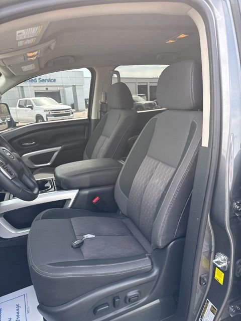 Used 2024 Nissan Titan SV w/ SV Convenience Package image 14