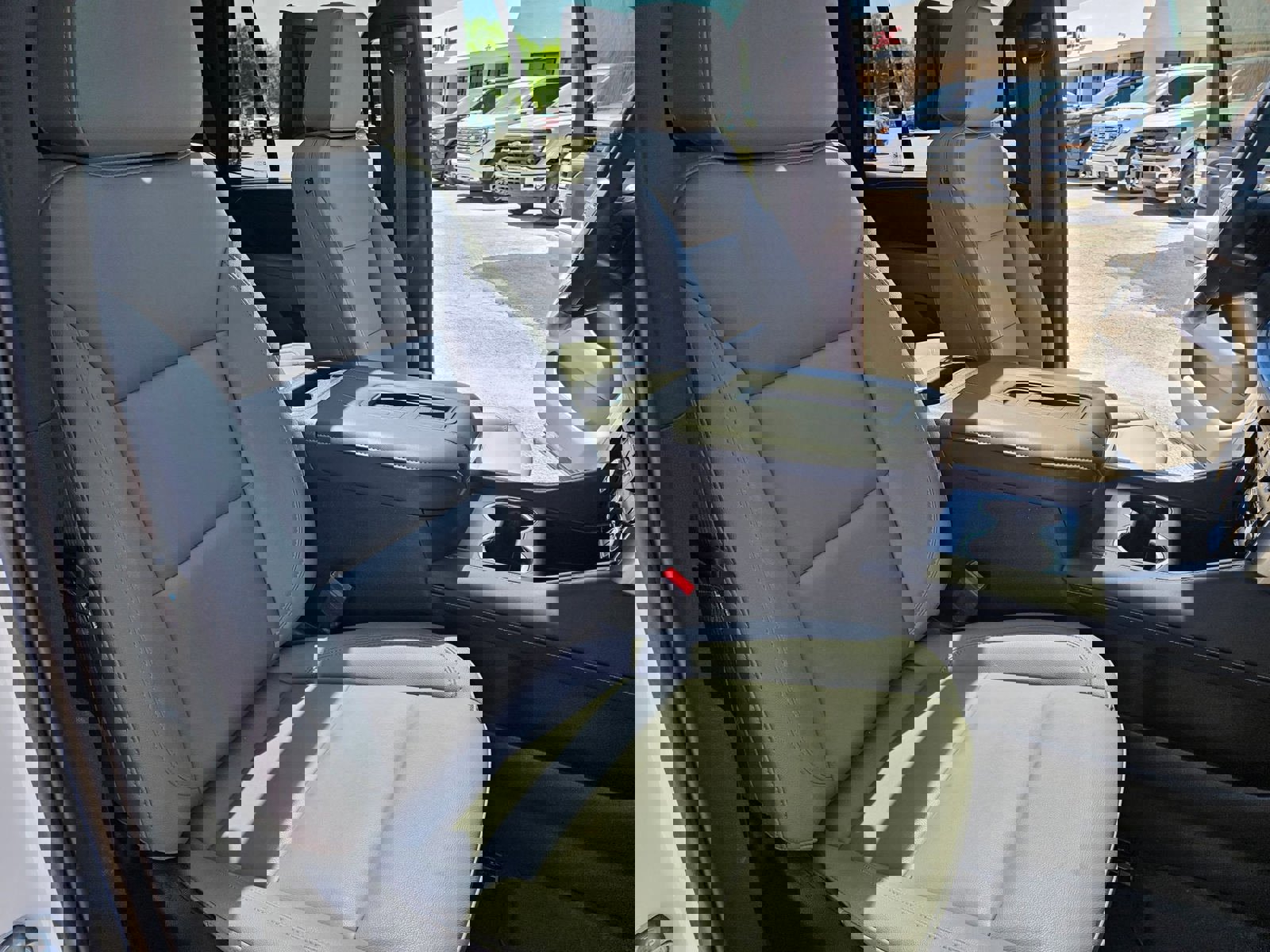 Used 2023 Chevrolet Tahoe Z71 w/ Luxury Package image 32