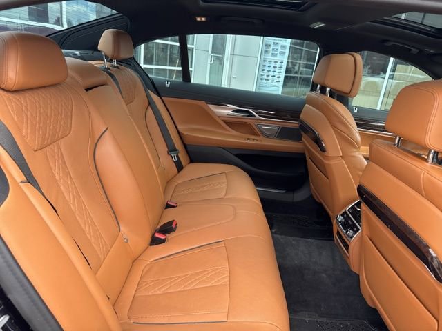 Used 2021 BMW 750i xDrive w/ M Sport Package image 41