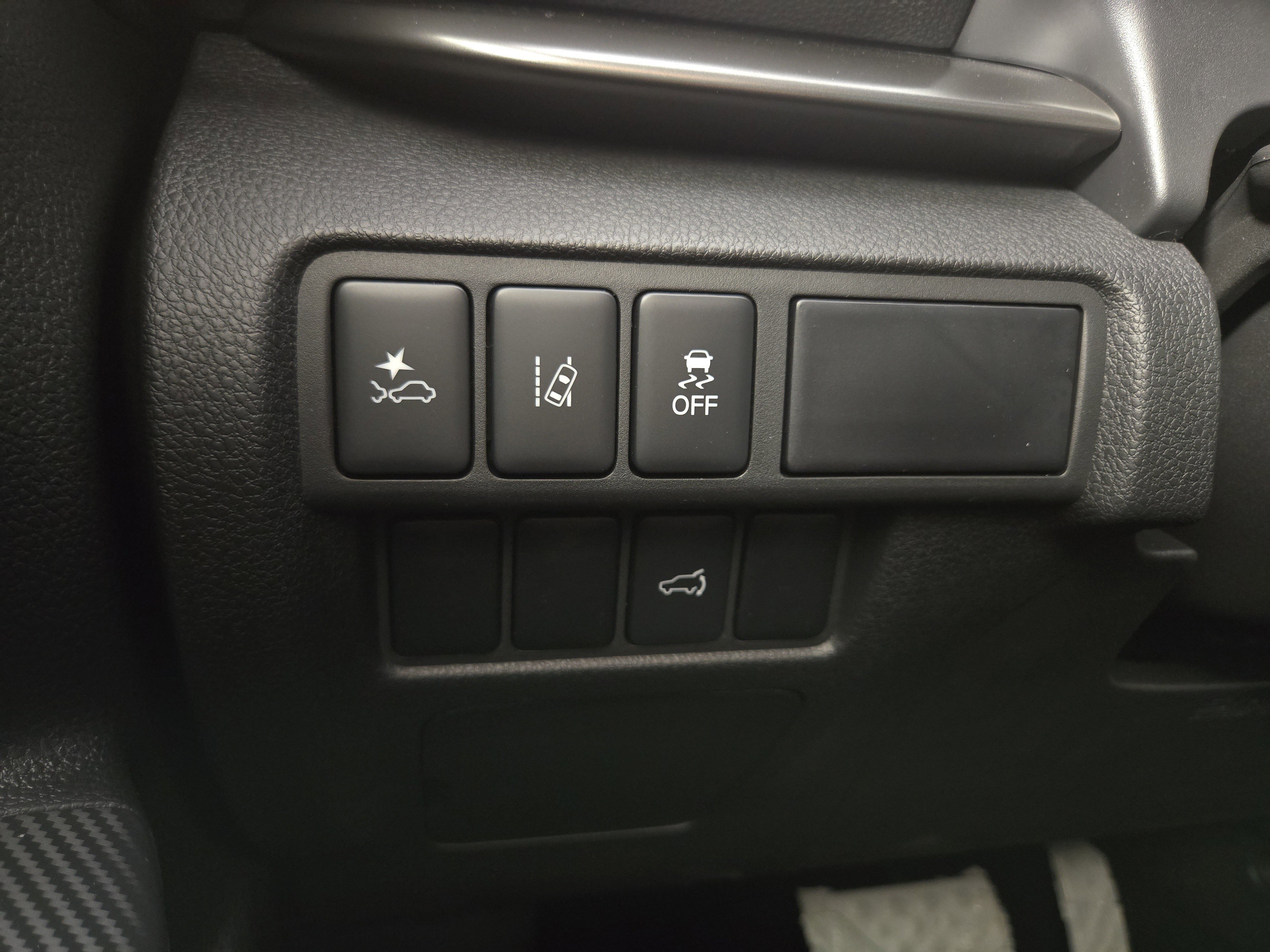 New 2026 Mitsubishi Eclipse Cross Black Edition image 23