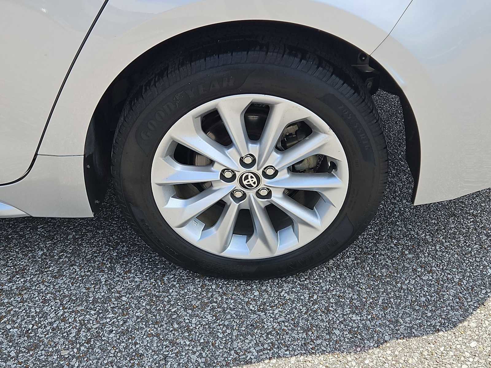 Used 2021 Toyota Corolla LE w/ LE Convenience Package image 13