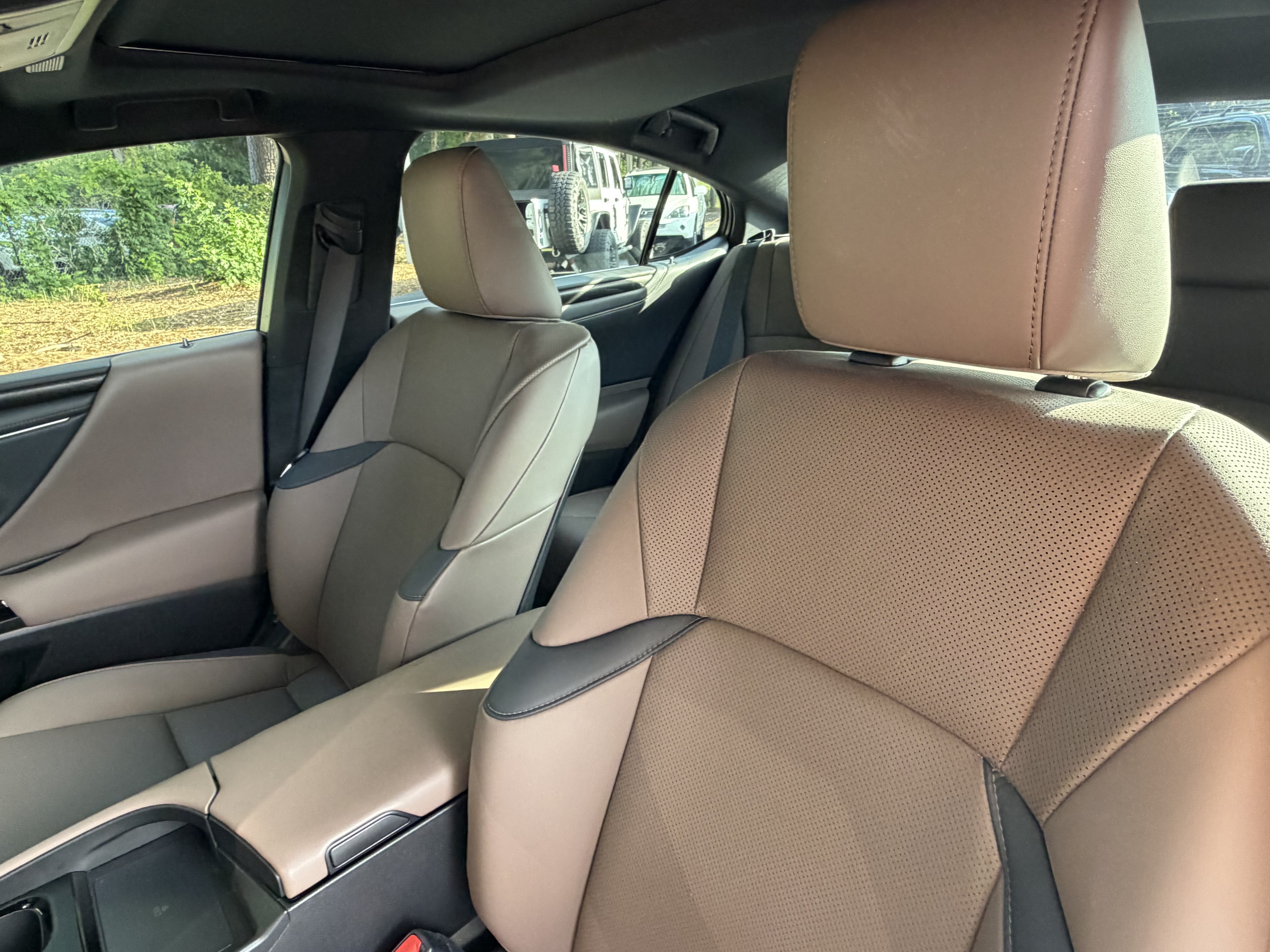 Certified 2023 Lexus ES 250 w/ Premium Package AWD/4WD image 17