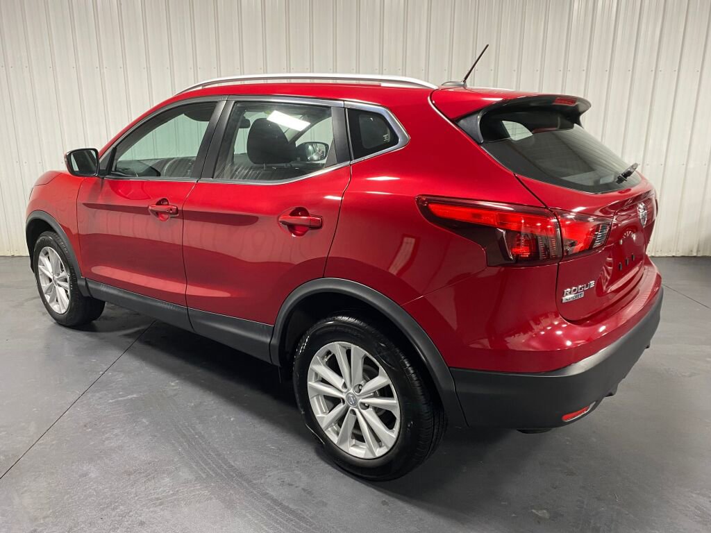 Used 2018 Nissan Rogue Sport SV w/ SV All-Weather Package AWD/4WD image 3