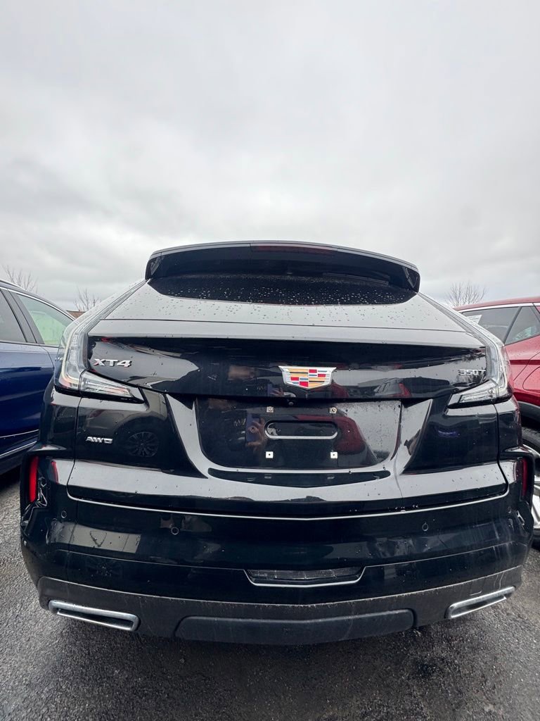 Used 2024 Cadillac XT4 Sport image 2