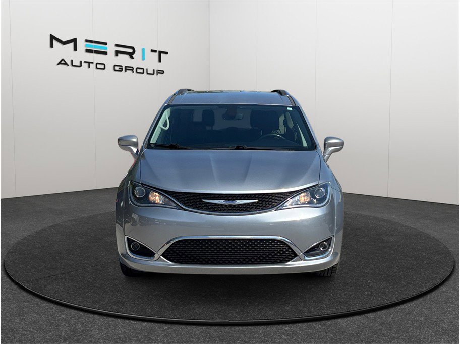 Used 2020 Chrysler Pacifica Touring-L FWD image 3