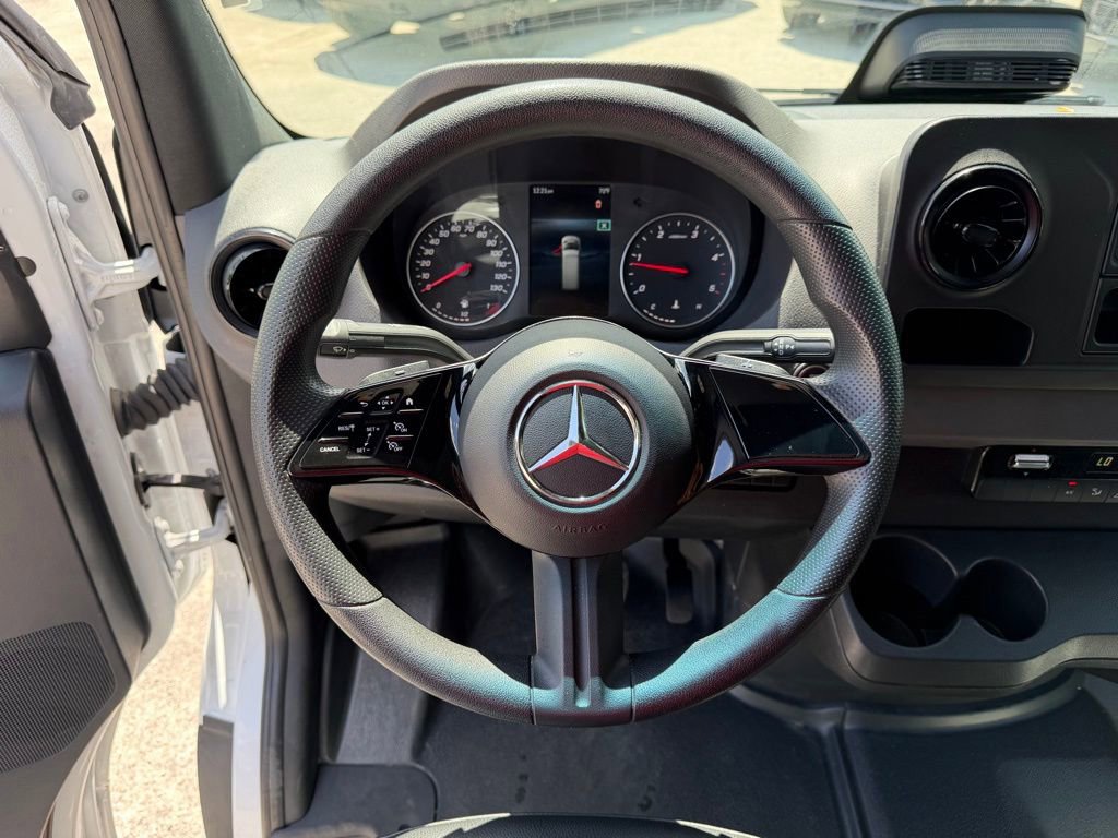 Used 2025 Mercedes-Benz Sprinter 2500 image 17