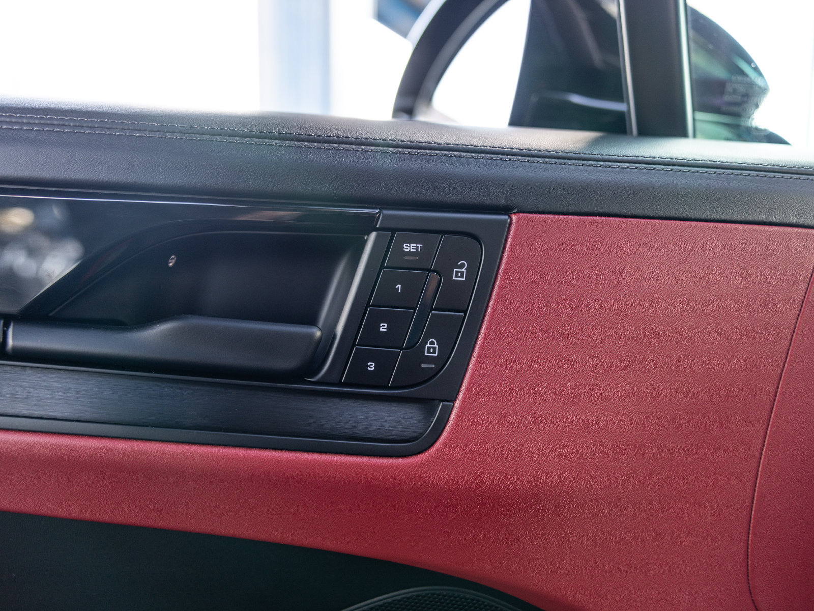 Certified 2025 Porsche Cayenne GTS AWD/4WD image 37