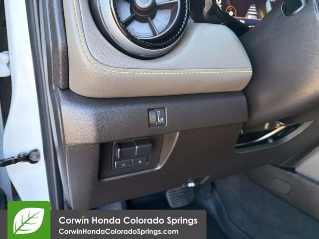 Used 2025 Chevrolet Colorado ZR2 w/ Technology Package AWD/4WD image 28