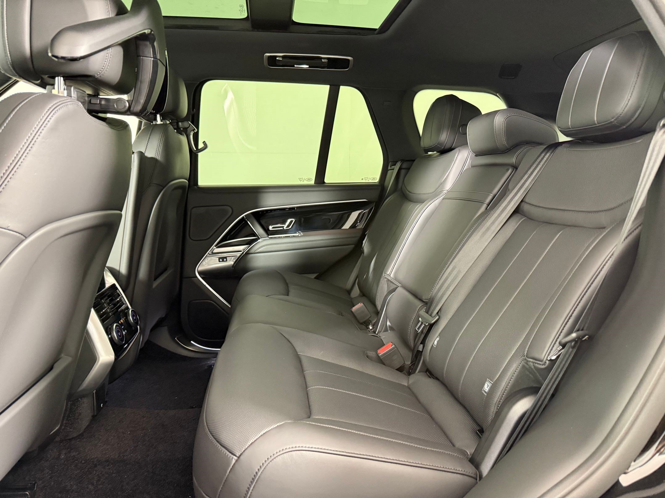 New 2026 Land Rover Range Rover SE AWD/4WD image 22