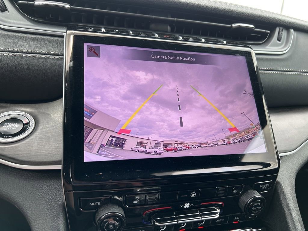 Used 2025 Jeep Grand Cherokee L Limited w/ Black Appearance Package AWD/4WD image 33