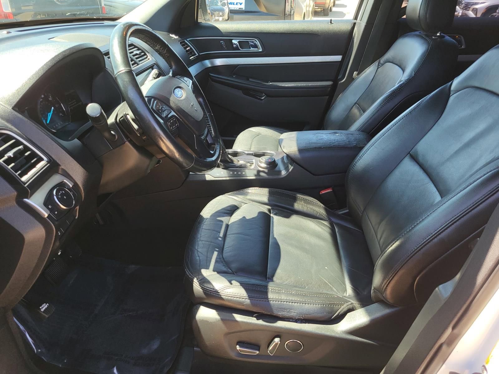 Used 2017 Ford Explorer XLT w/ Equipment Group 202A image 20