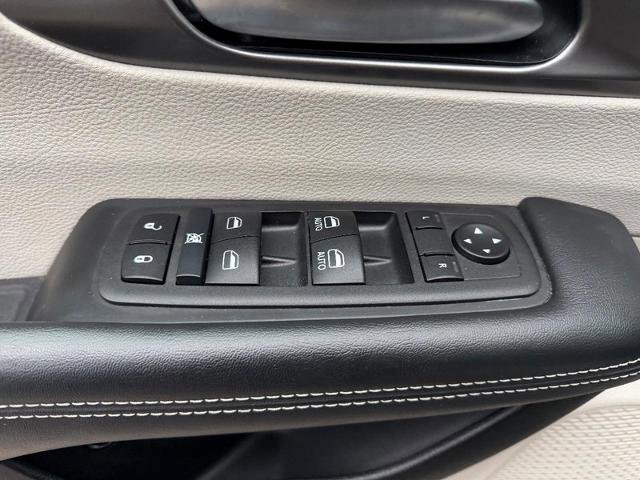 Used 2024 Chrysler Pacifica Limited FWD image 22