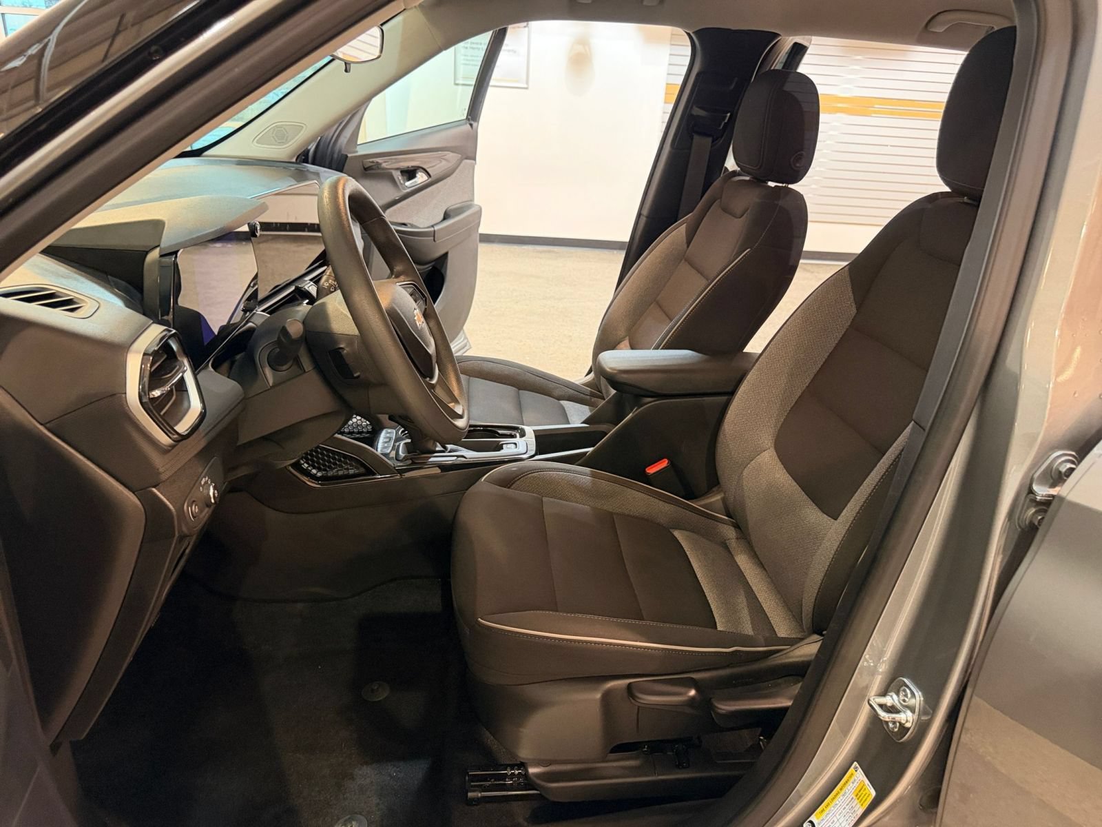 Used 2025 Chevrolet TrailBlazer LT FWD image 21