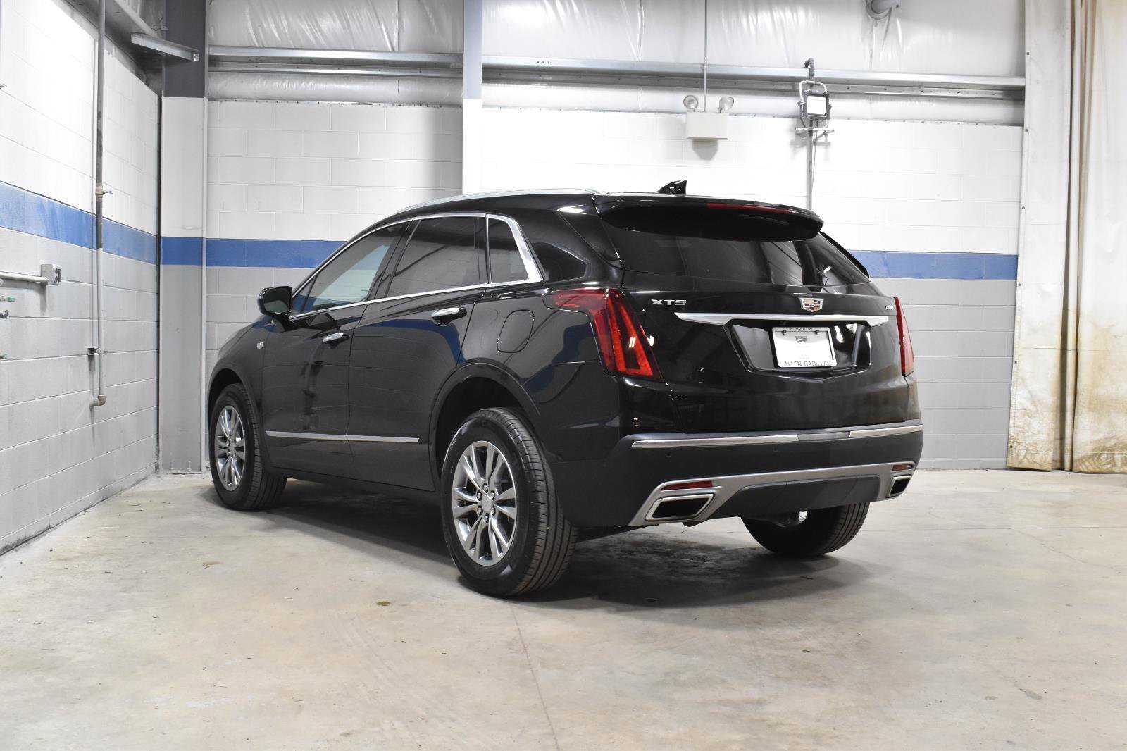 Certified 2023 Cadillac XT5 Premium Luxury w/ LPO, Floor Liner Package FWD image 25