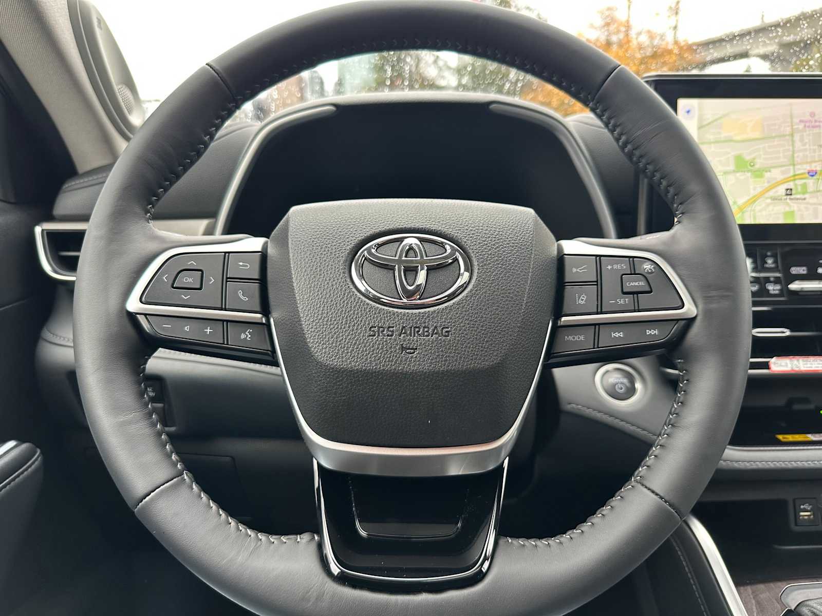 Used 2025 Toyota Highlander Limited image 25