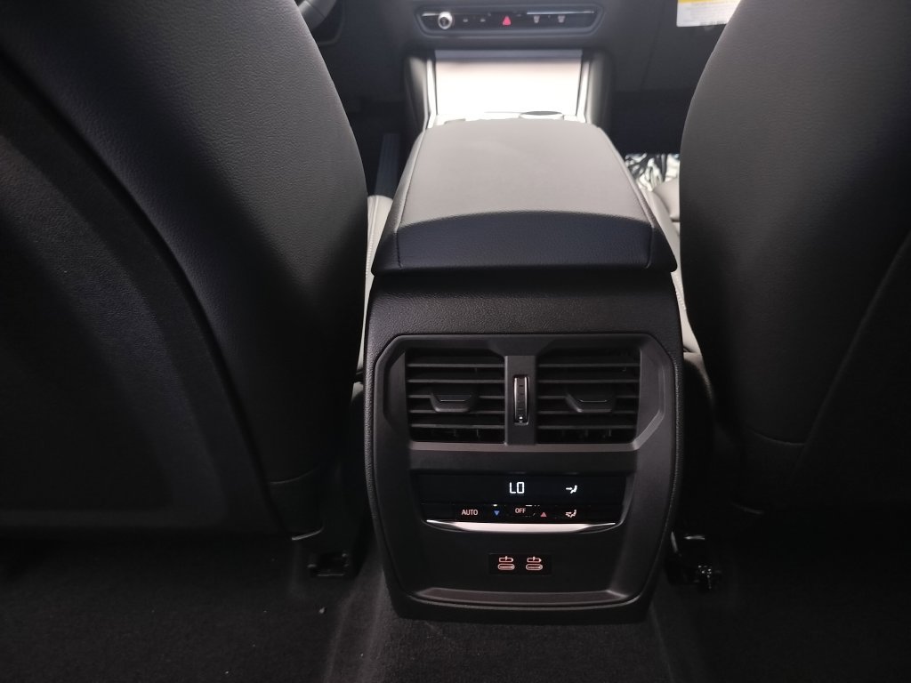 New 2026 BMW 330i Sedan w/ Convenience Package RWD image 21