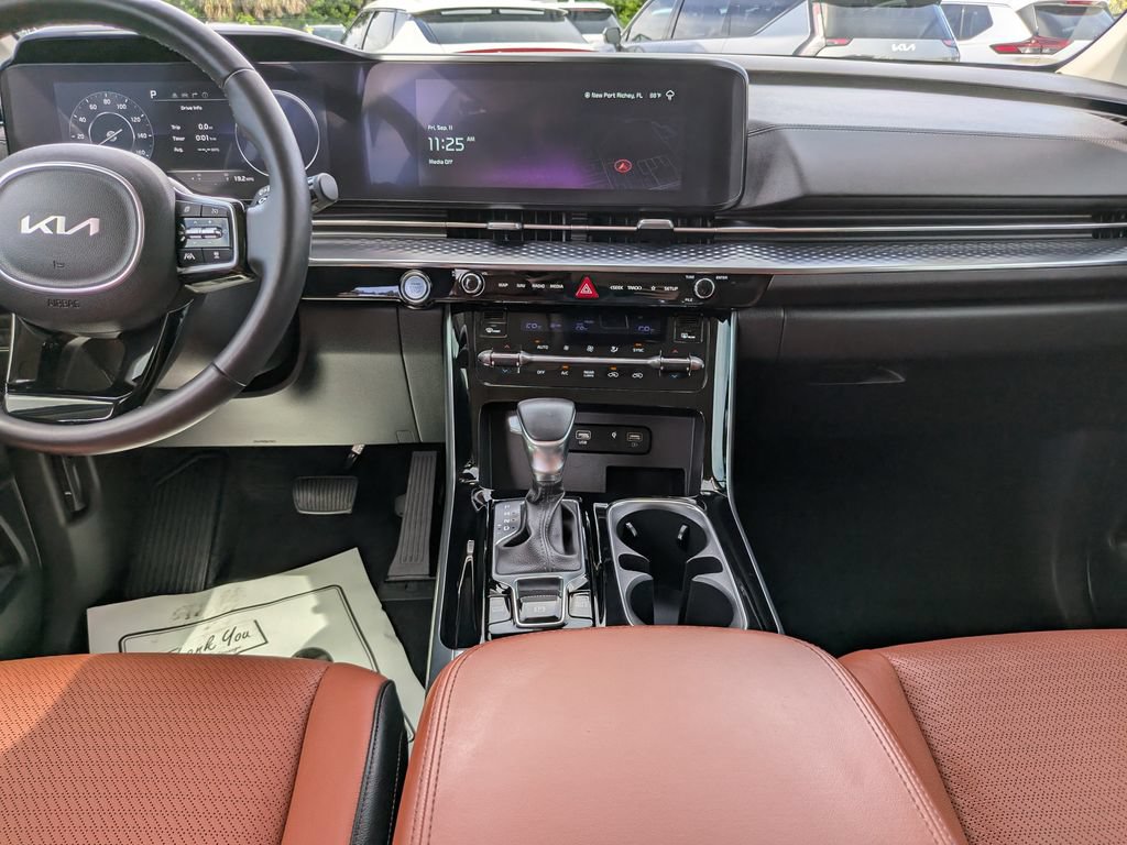 Certified 2024 Kia Carnival SX Prestige FWD image 17
