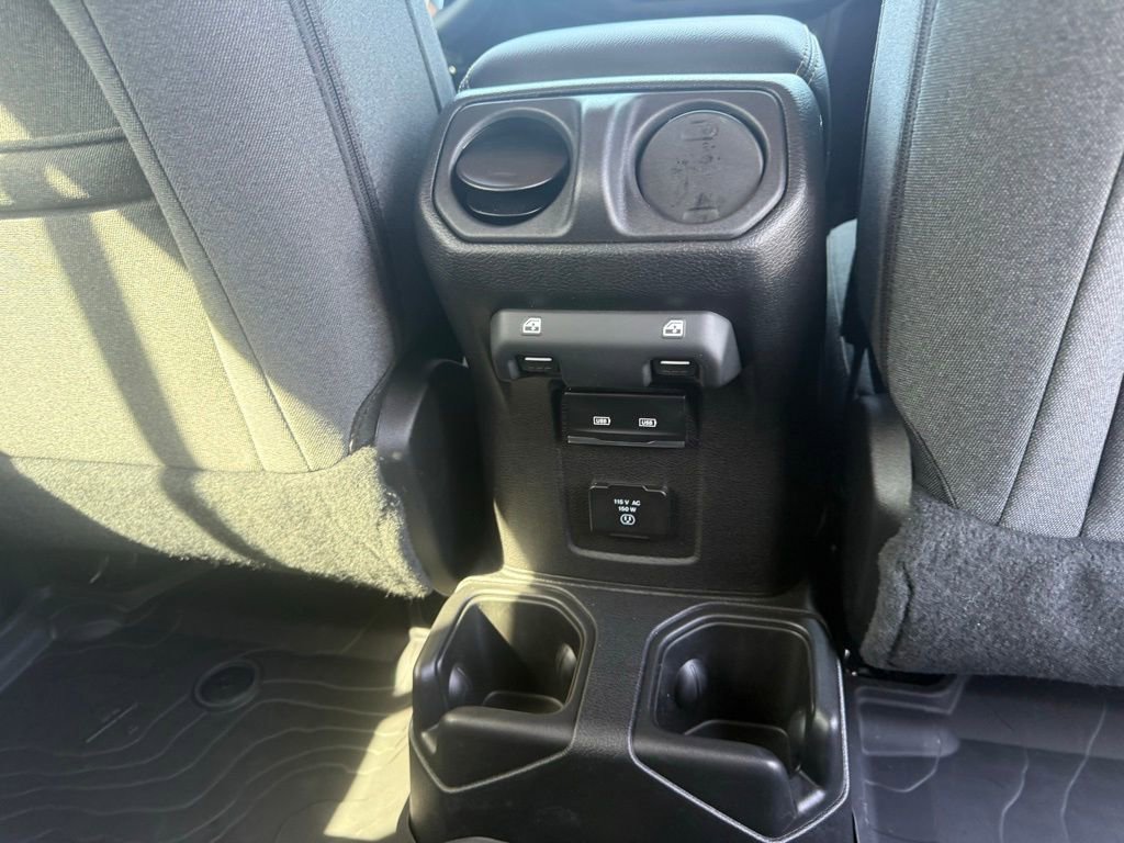 Used 2025 Jeep Wrangler Sahara image 17