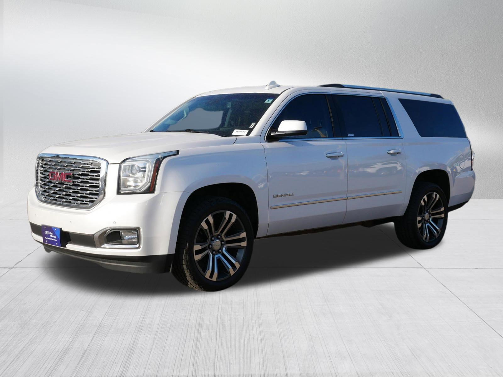 Used 2019 GMC Yukon XL Denali w/ Denali Ultimate Package AWD/4WD image 3