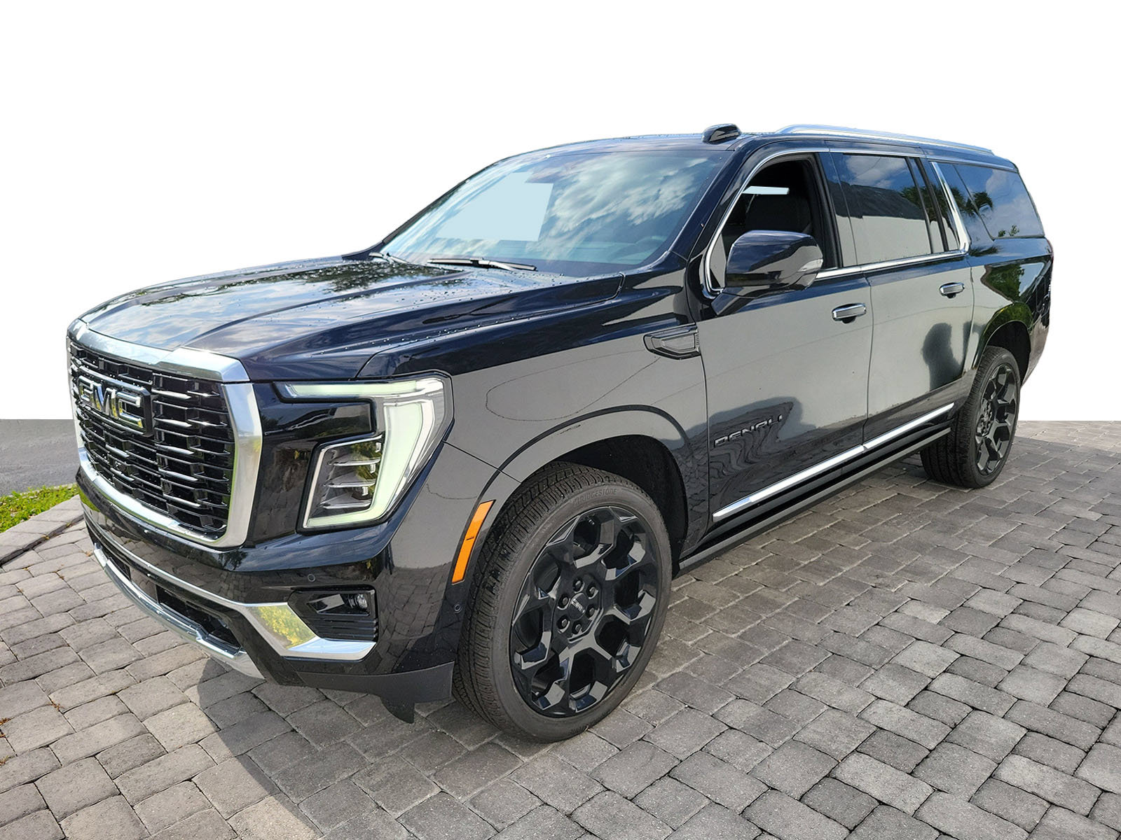 New 2026 GMC Yukon XL Denali AWD/4WD image 3