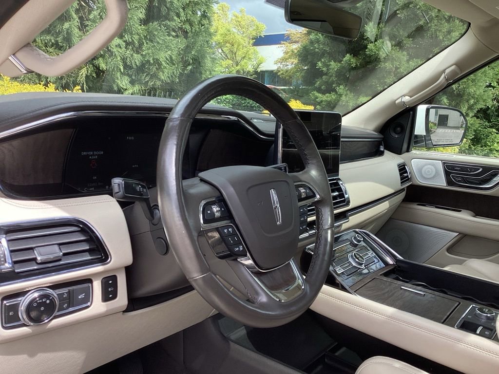 Used 2021 Lincoln Navigator L Reserve image 11