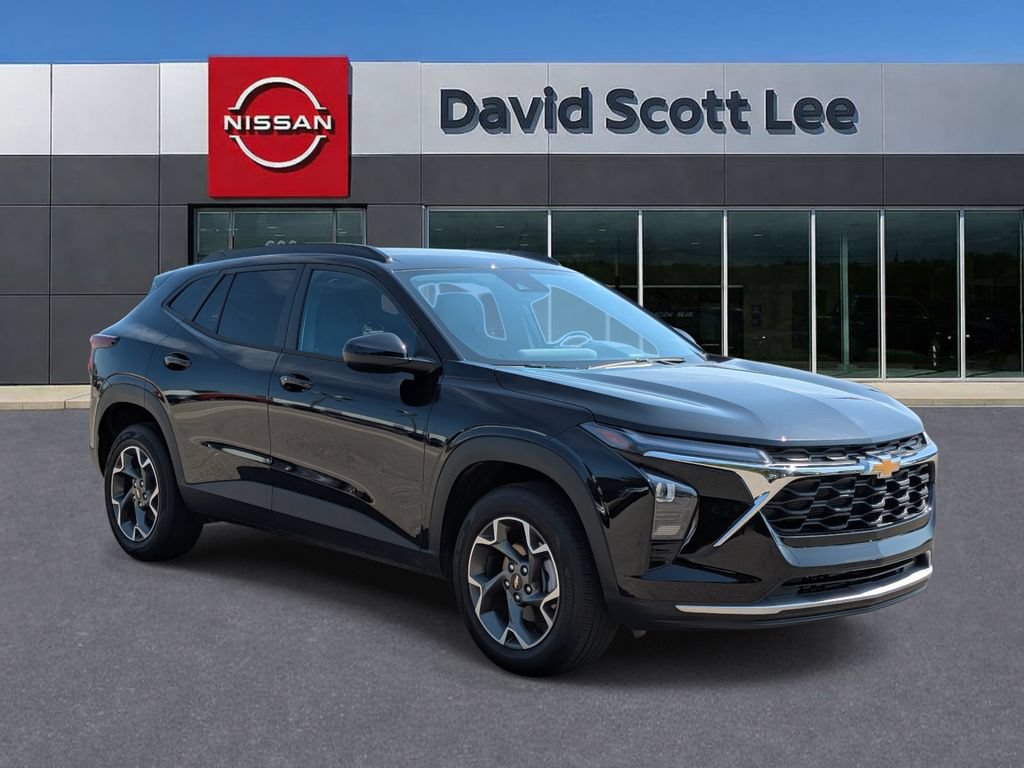 Used 2026 Chevrolet Trax LT w/ LT Convenience Package FWD image 3