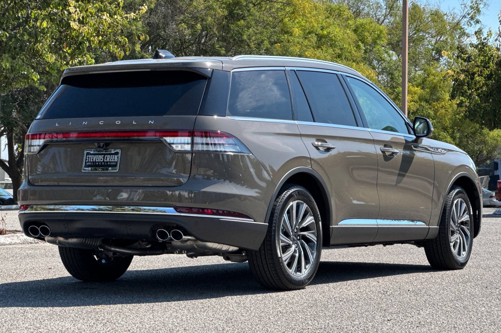 New 2026 Lincoln Aviator AWD image 4
