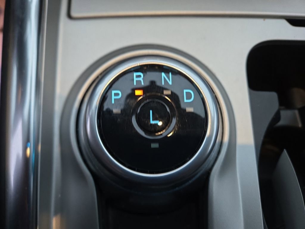 Used 2022 Ford Explorer XLT w/ Equipment Group 202A image 9