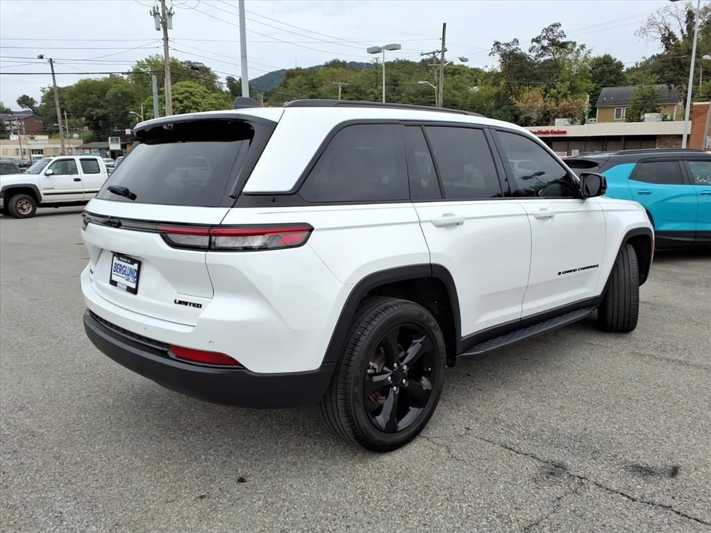 Used 2023 Jeep Grand Cherokee Altitude image 4