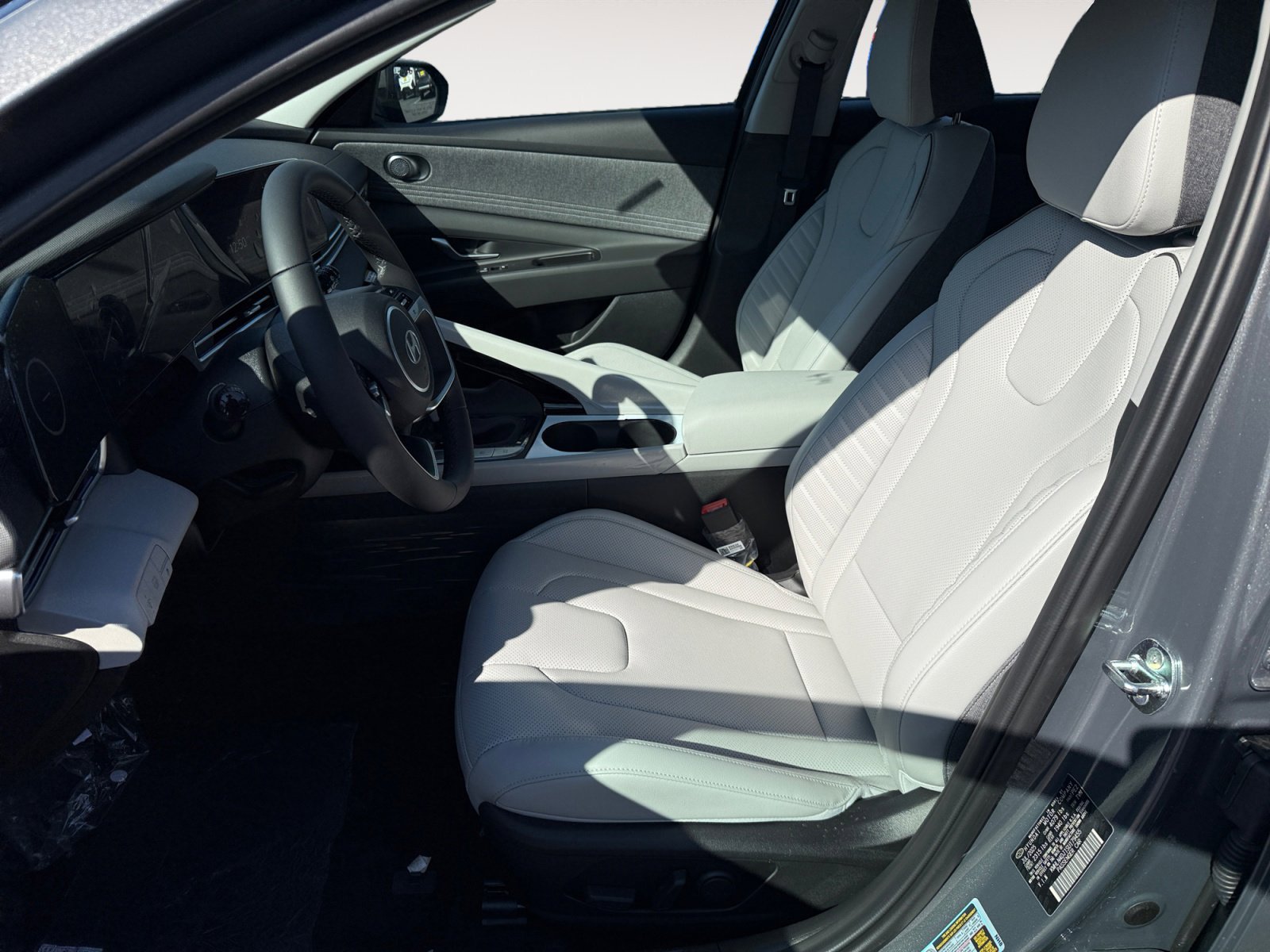 New 2025 Hyundai Elantra Limited image 10