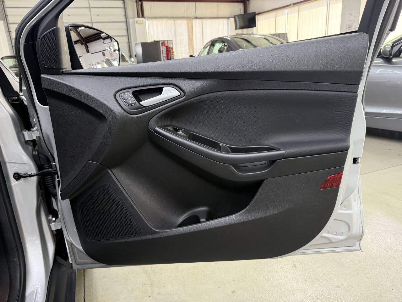 Used 2017 Ford Focus SE FWD image 16