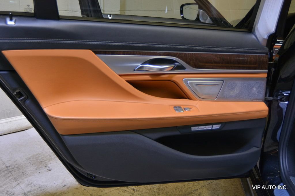 Used 2017 BMW M760i xDrive image 9