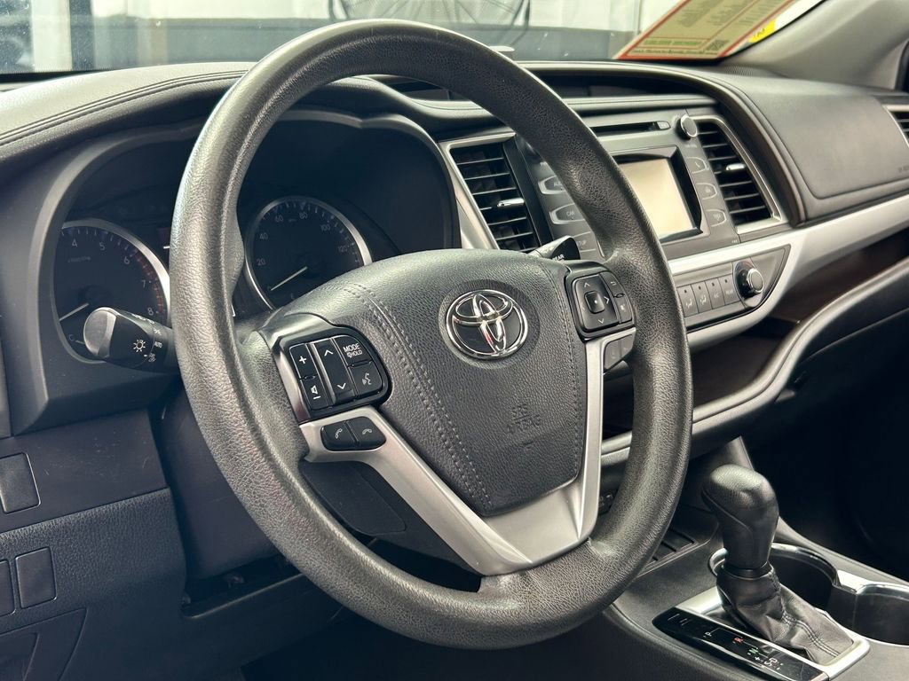 Used 2019 Toyota Highlander LE FWD image 13