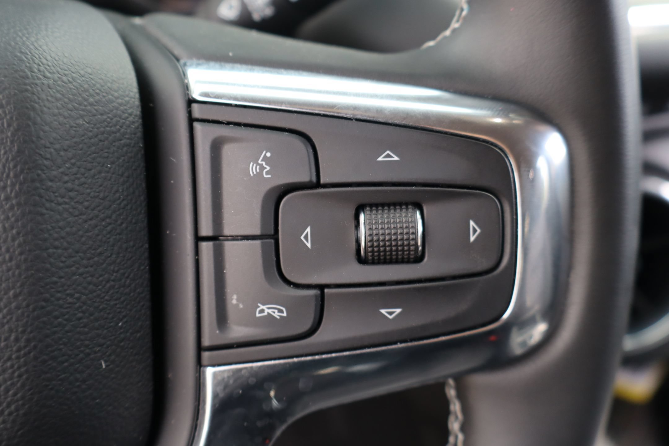 Used 2023 Chevrolet Blazer LT FWD image 16