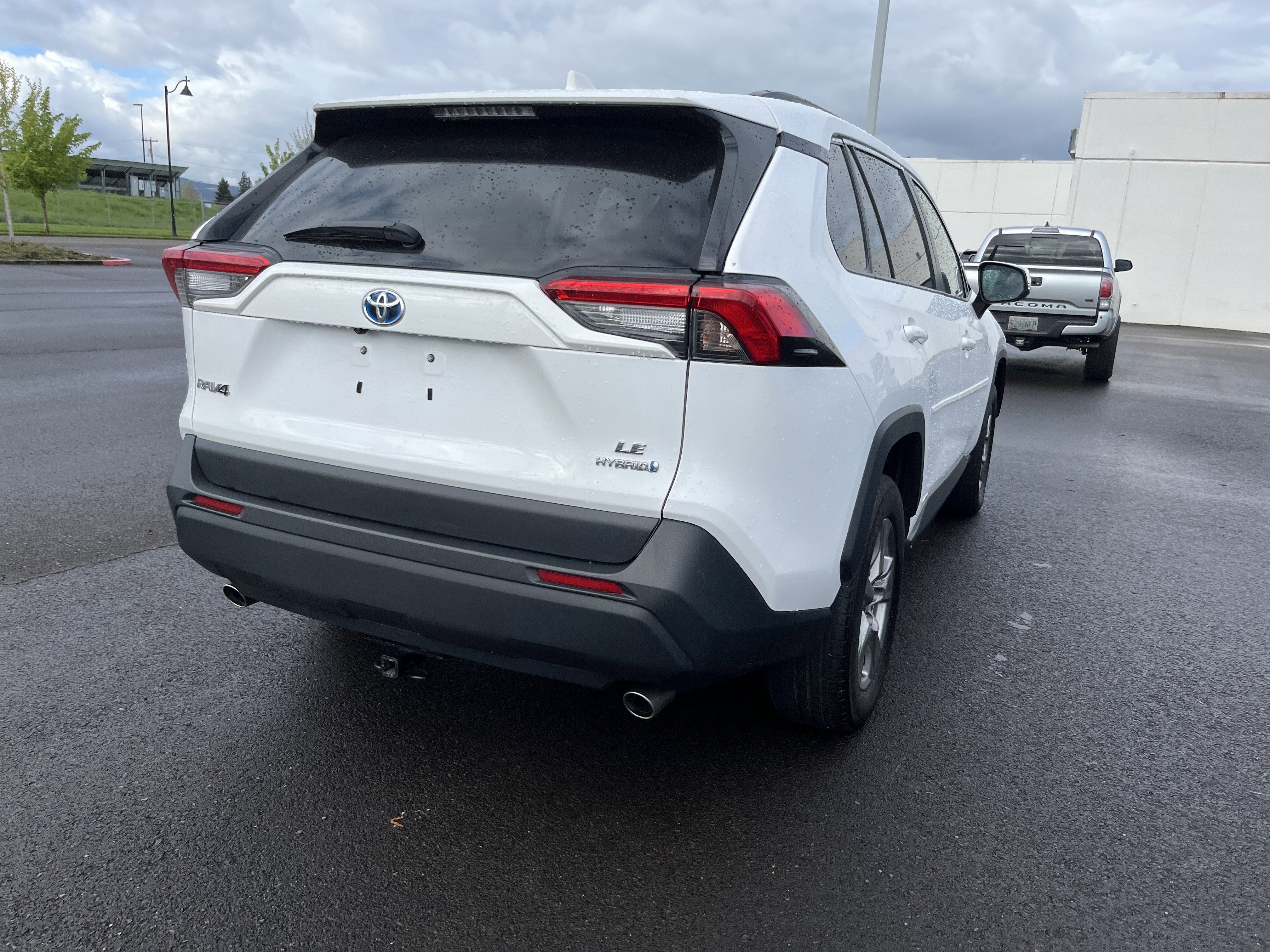 Used 2024 Toyota RAV4 LE AWD/4WD image 9